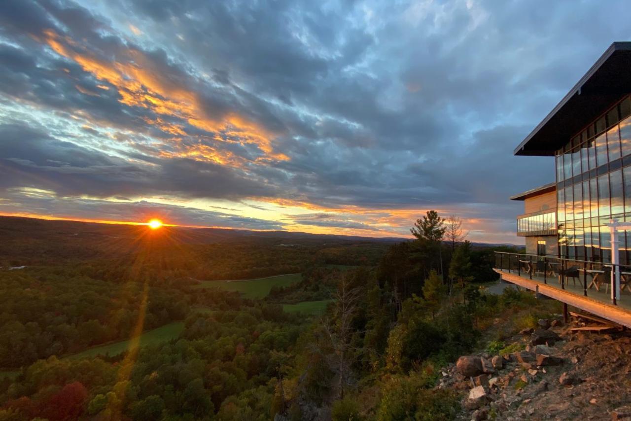 Auberge De La Montagne Coupee Saint Jean De Matha Exteriör bild